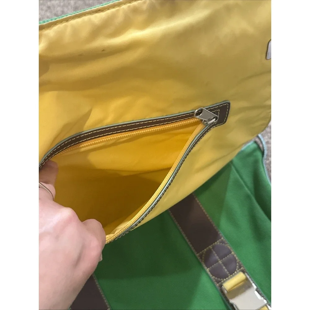 Plank Canvas Kelly Green Messenger Bag Magnet, Buckle, Zip And Snap Closure.Yoga